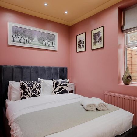 Central Stylish 2-Bed Apartment In London Eksteriør billede